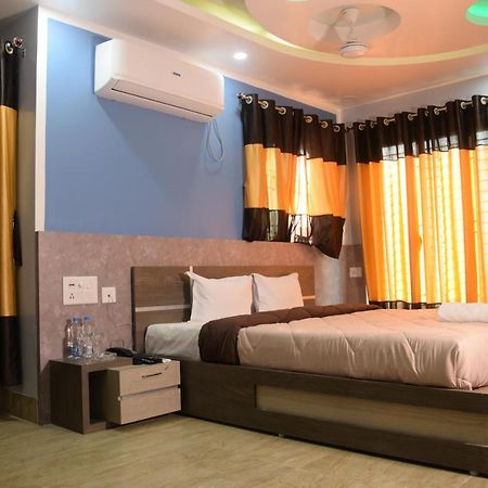 Hotel Nandini Baharampur Bagian luar foto