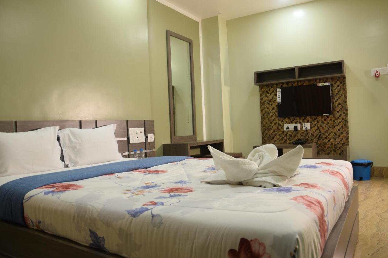 Hotel Nandini Baharampur Bagian luar foto