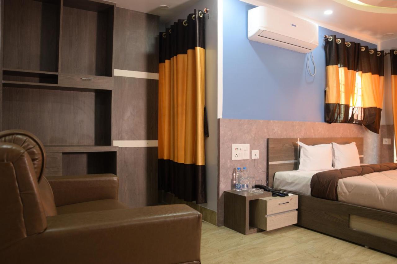 Hotel Nandini Baharampur Bagian luar foto